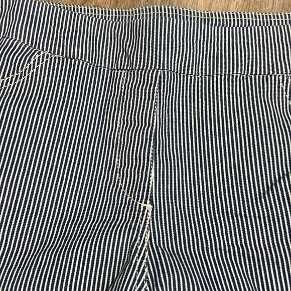 Liz Claiborne Striped Pull On Stretchy Jean Shorts Denim Size 16 - Picture 4 of 6
